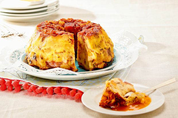 Warmer caramelisierter Aprikosen-Brot-Pudding