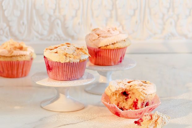 Meringuierte Jostabeeren-Muffins