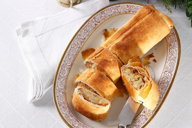 Zwiebelstrudel mit Käse
