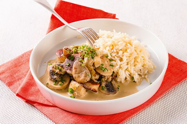 Kalbsbratwurstragout mit Champignons