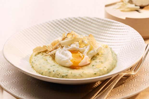 Kartoffelstock mit pochiertem Ei und Belper Knolle