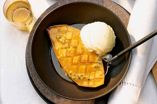 Warme Mango mit Vanilleglace