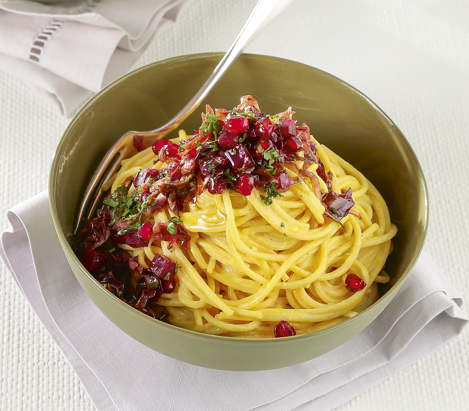 Spaghetti an Curry-Ricotta mit rotem Gemüse - Annemarie Wildeisens KOCHEN