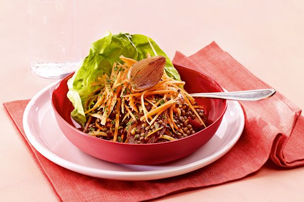 Linsensalat mit Rüebli und confierten Schalotten