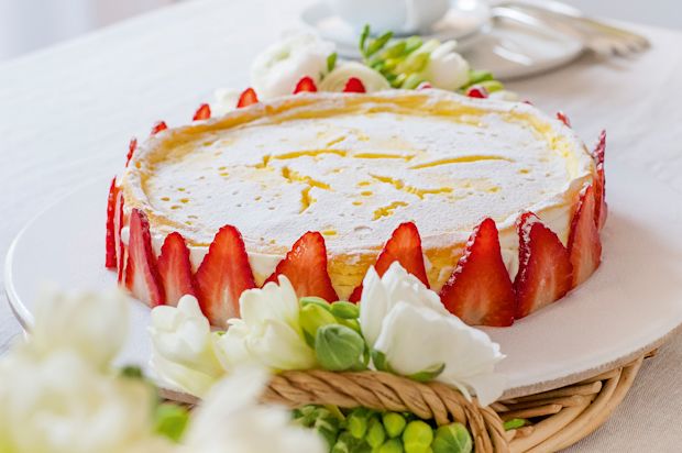 Zitronen-Sauerrahm-Torte