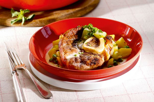 Kalbshaxen mit Gurken und Kartoffeln