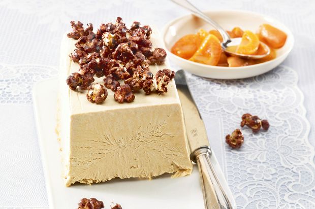 Caramel-Parfait mit Aprikosen-Orangen-Kompott