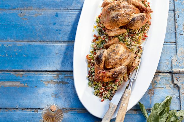 Coquelets mit Oliven und Couscous-Gemüse-Salat