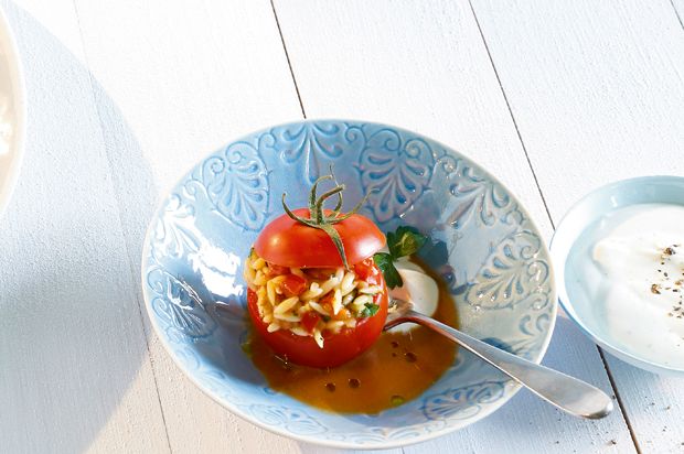 Lauwarme gefüllte Tomaten