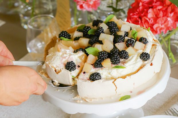 Birnen-Brombeer-Pavlova