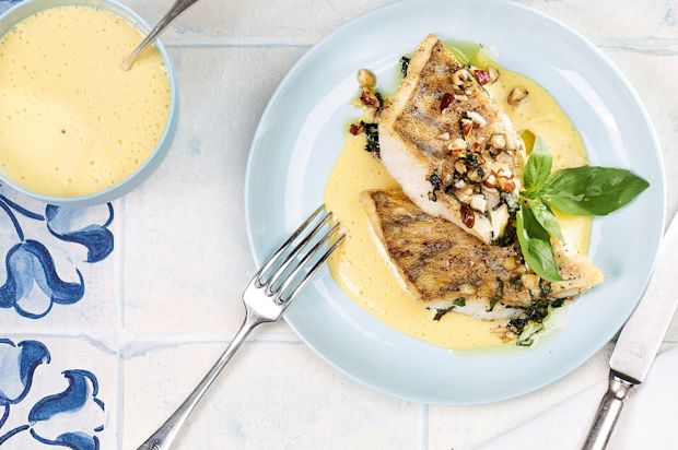 Zanderfilet an Apfelbalsam-Hollandaise