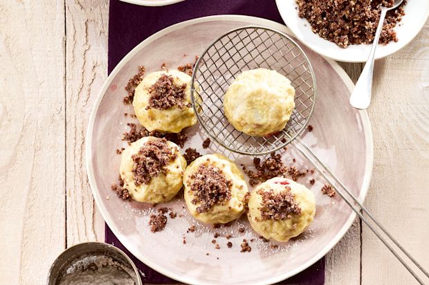 Zwetschgen-Knödel mit Schokoladenfüllung