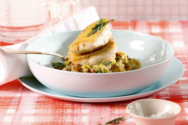 Lauwarmer Chinakohlsalat mit knusprig gebratenem Zander