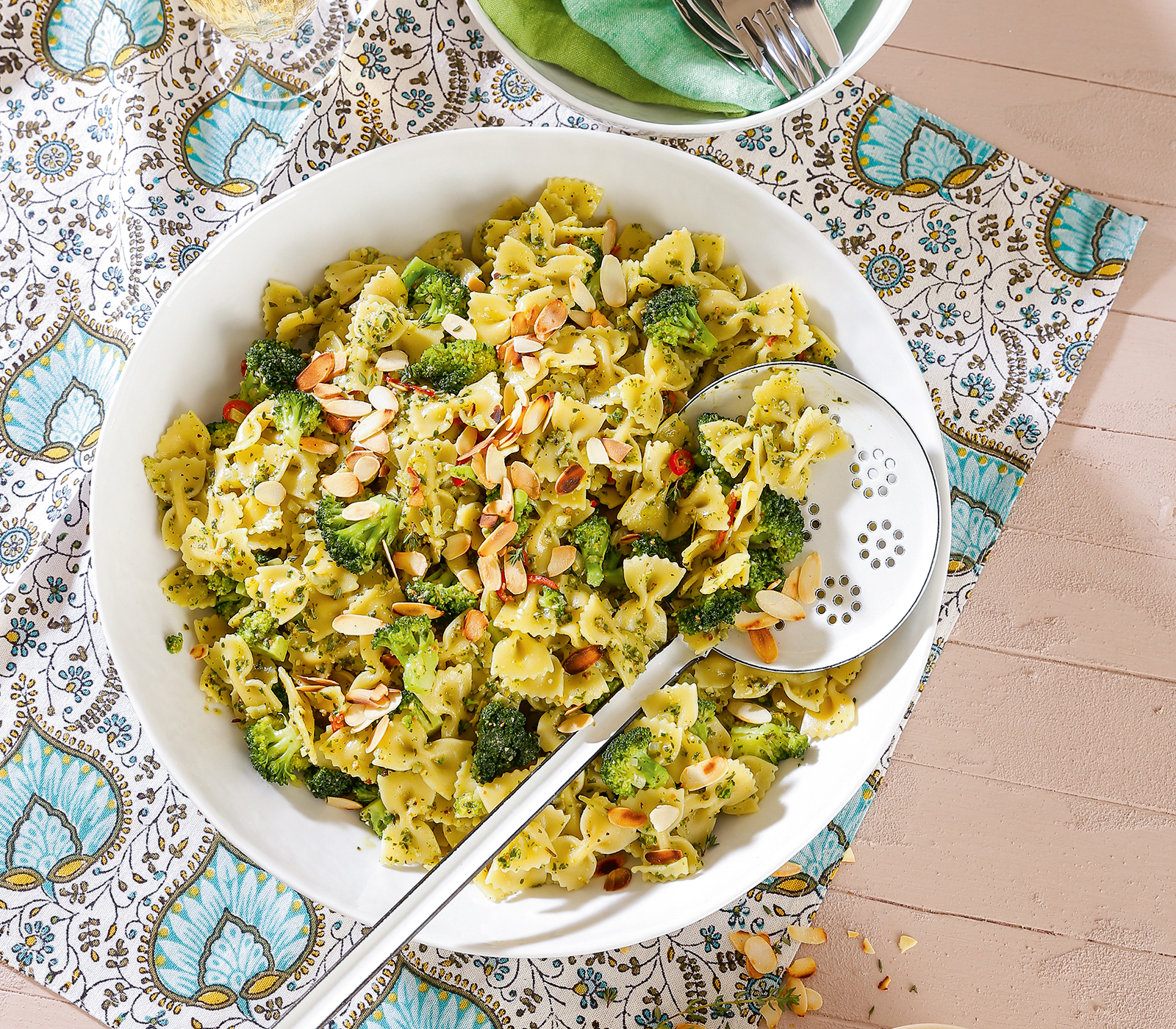 Pasta Mit Broccoli Und Thymian-Mandel-Pesto - Annemarie Wildeisens KOCHEN