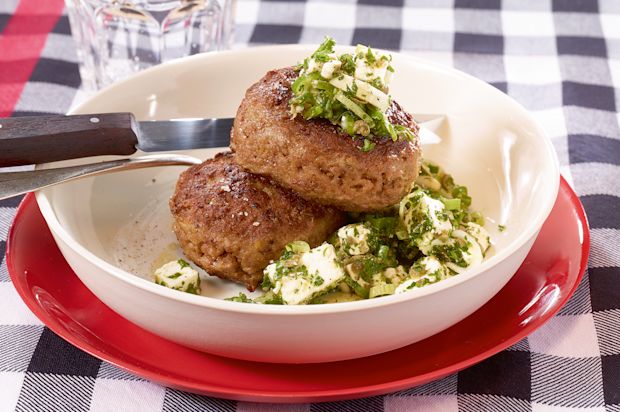 Rindshacksteaks mit mariniertem Feta