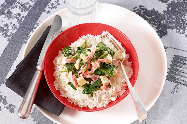 Pouletwürfel mit Spinat an Madeirajus