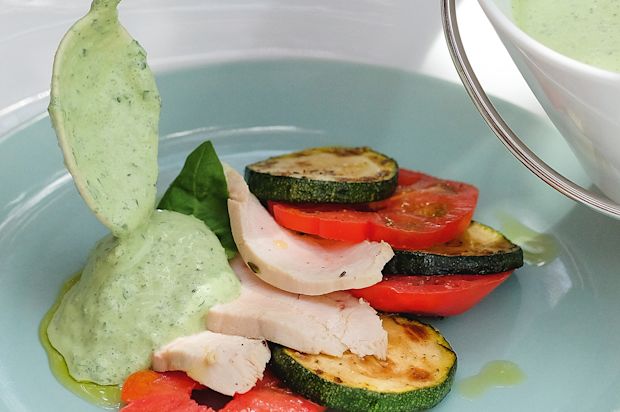 Zucchetti-Tomaten-Salat mit Poulet