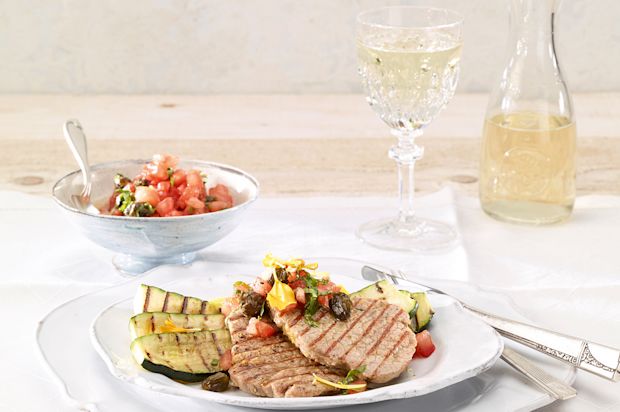 Grillierte Kalbsschnitzelchen mit Löwenzahnkapern