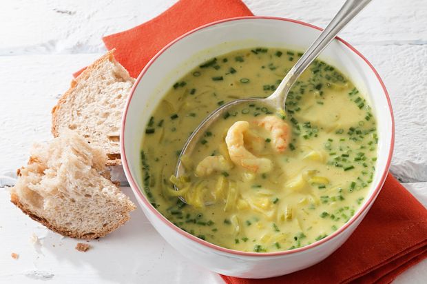 Currysuppe mit Lauch und Shrimps