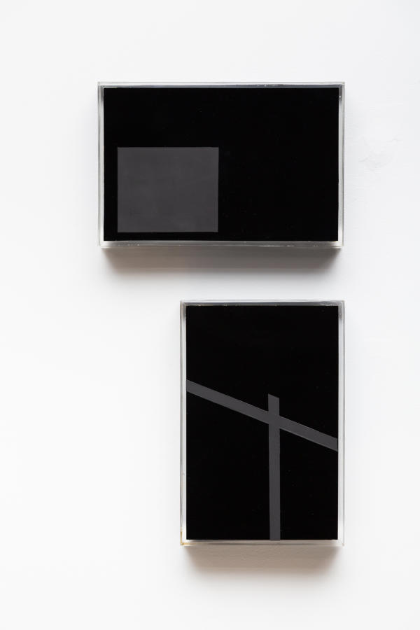 Tony Vazquez-Figueroa - Black Mirror Box - Construction I.