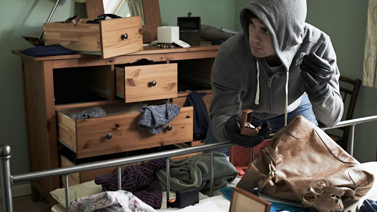 burglar1FEATUREDIMAGE