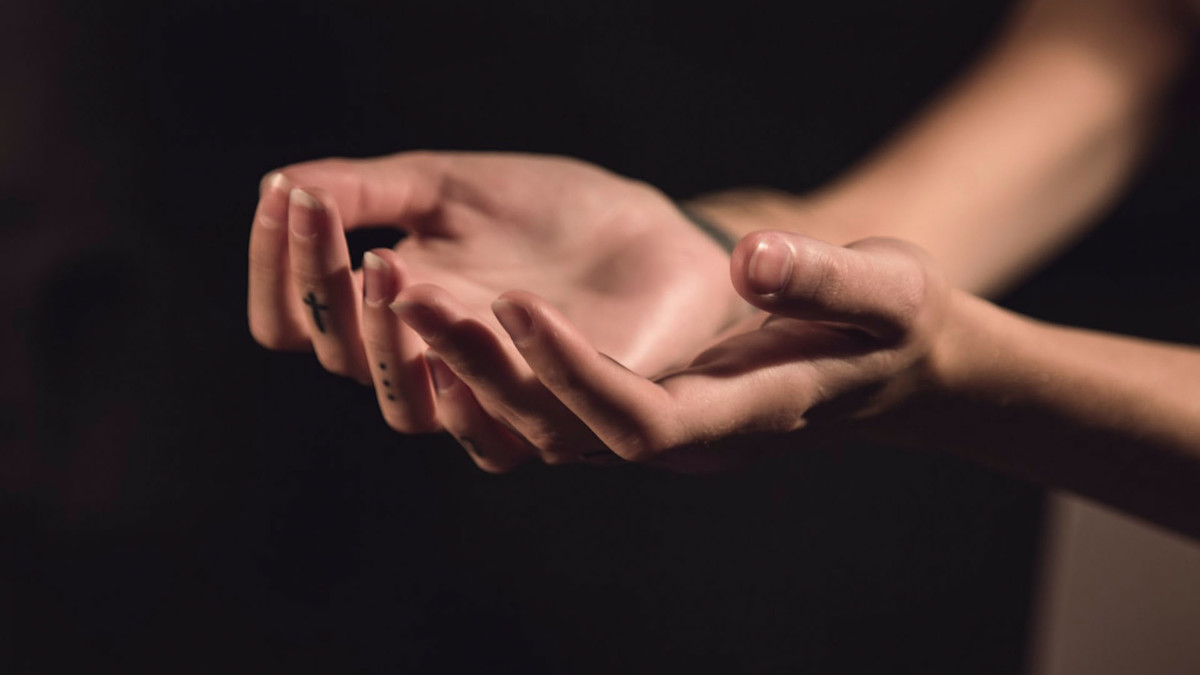 handsFEATUREDIMAGE