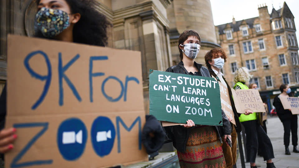 studentprotest1FEATUREDIMAGE