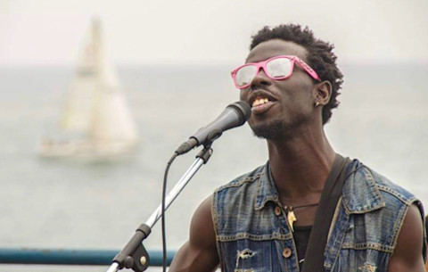 Eric during his early days as a busker, Photo by Fabian Lewkowicz
