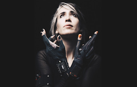 Imogen Heap in MI.MU Gloves, Photo by Fiona Garden