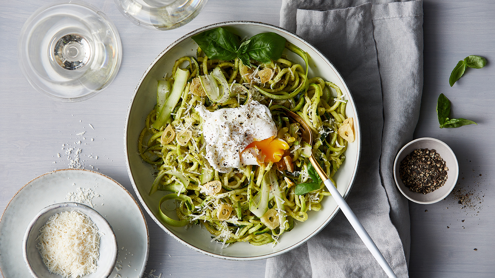 zucchini noodles with pesto and poached egg