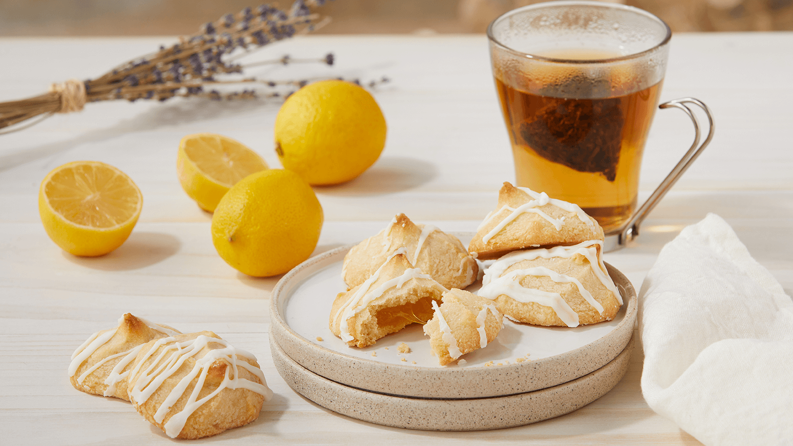 Lemon Stuffed Shortbread Cookies & Paromi Earl Grey