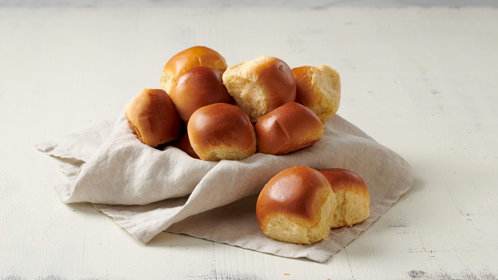 Golden Dinner Rolls