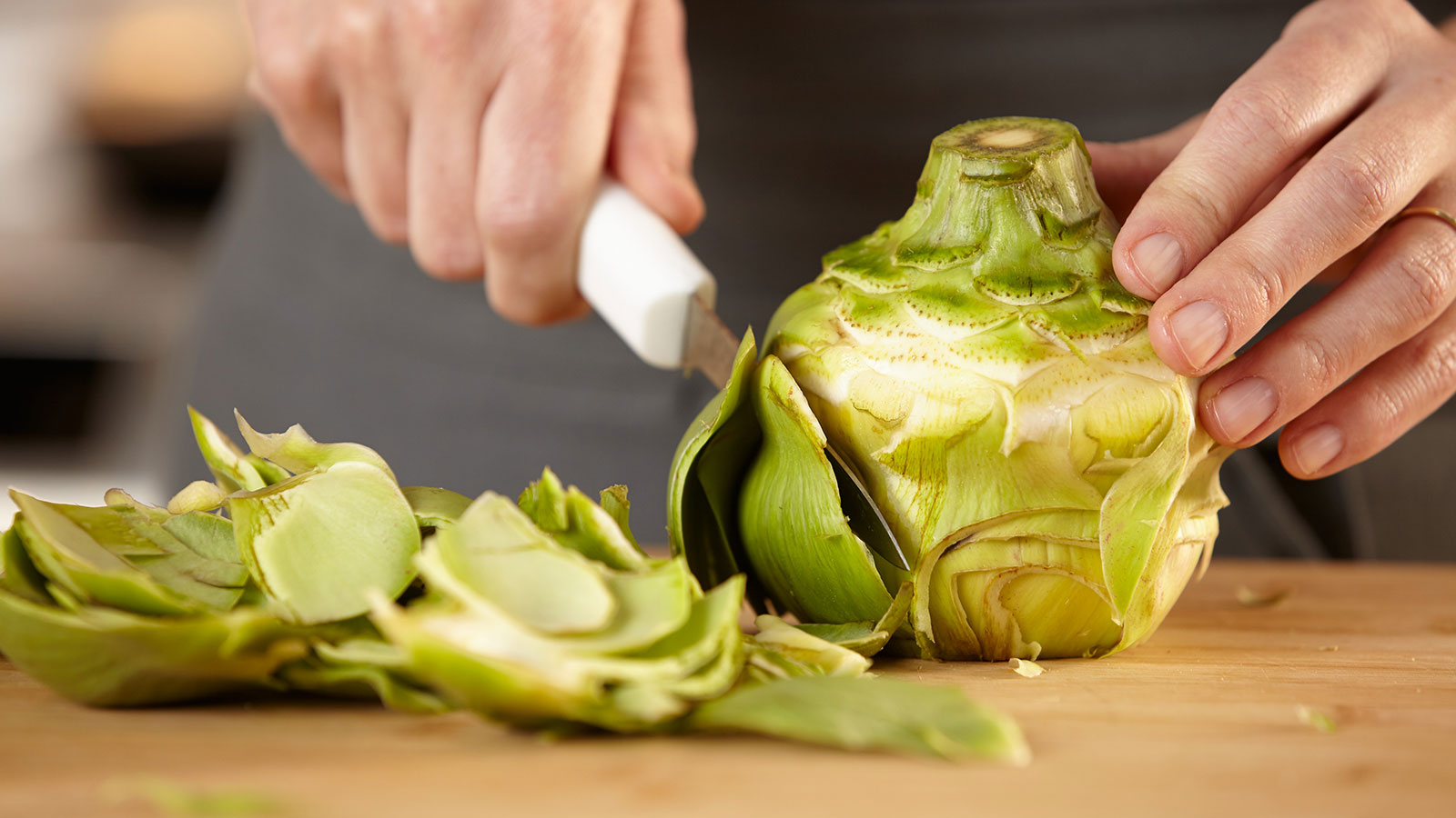 trim-outer-edges-artichokes