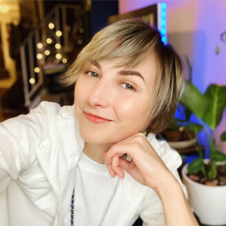 Chris Buylova's headshot