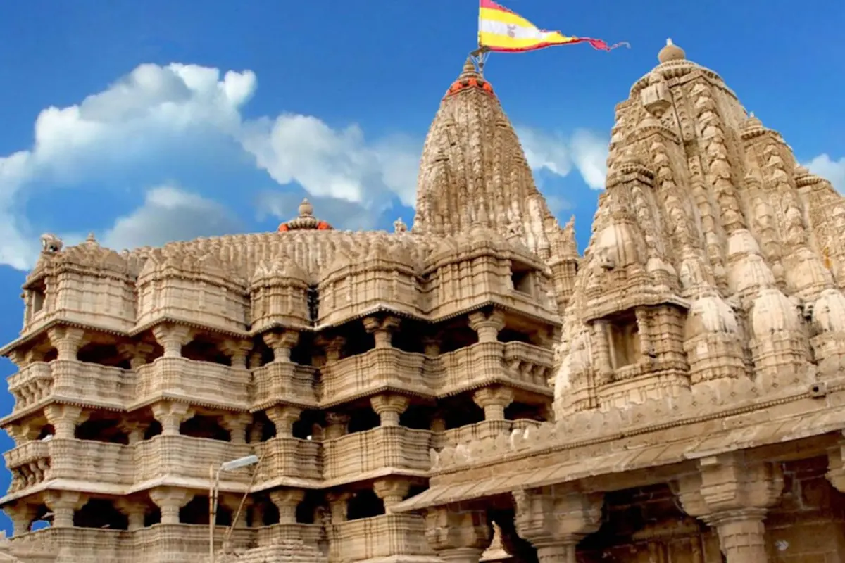 Discover modern art at Dwarka Art Gallery with TravelTaxi's cultural tours in New Delhi.