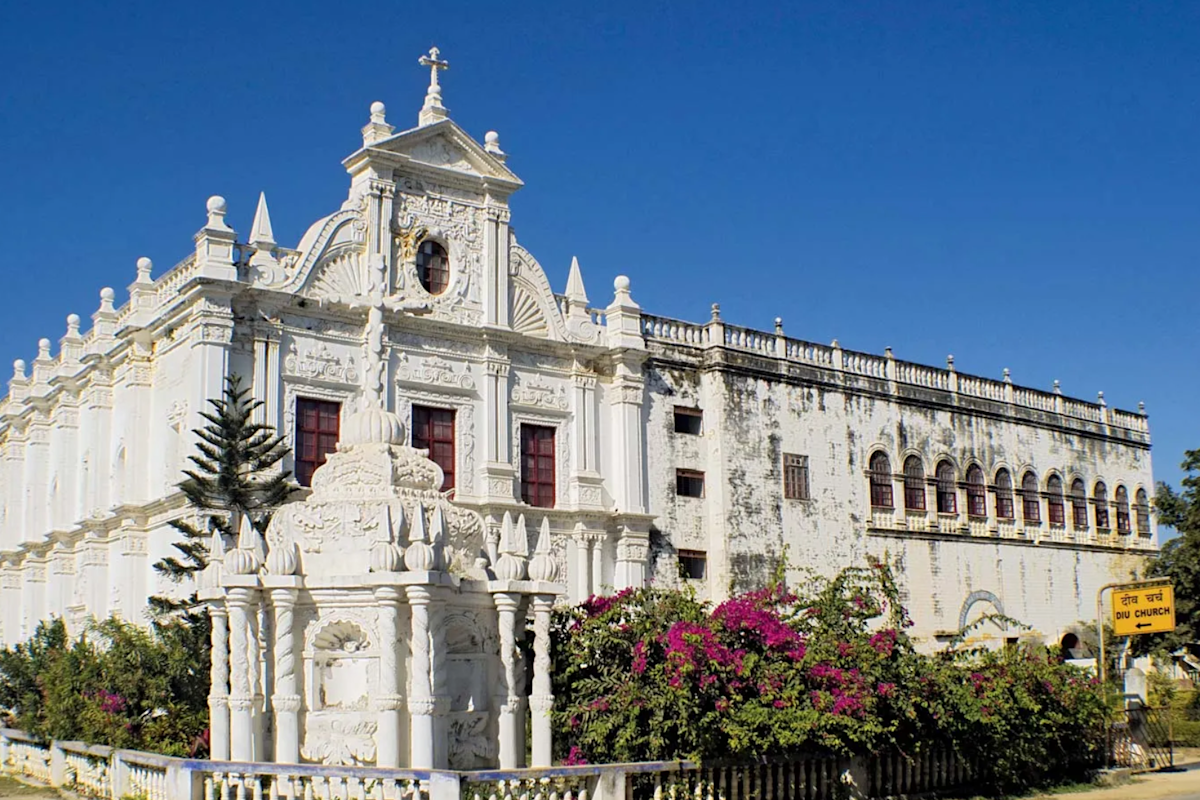 Discover the serene beauty of Jampore Beach with TravelTaxi's guided tours in Daman.