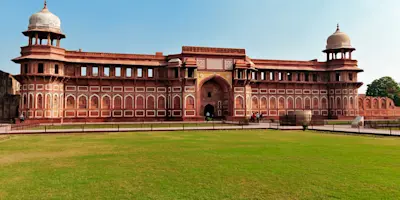 Indulge in Agra's culinary delights with TravelTaxi - The mouthwatering Mughlai cuisine.