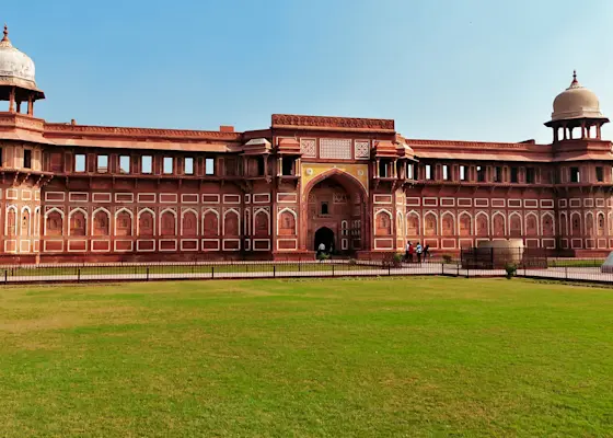 Indulge in Agra's culinary delights with TravelTaxi - The mouthwatering Mughlai cuisine.