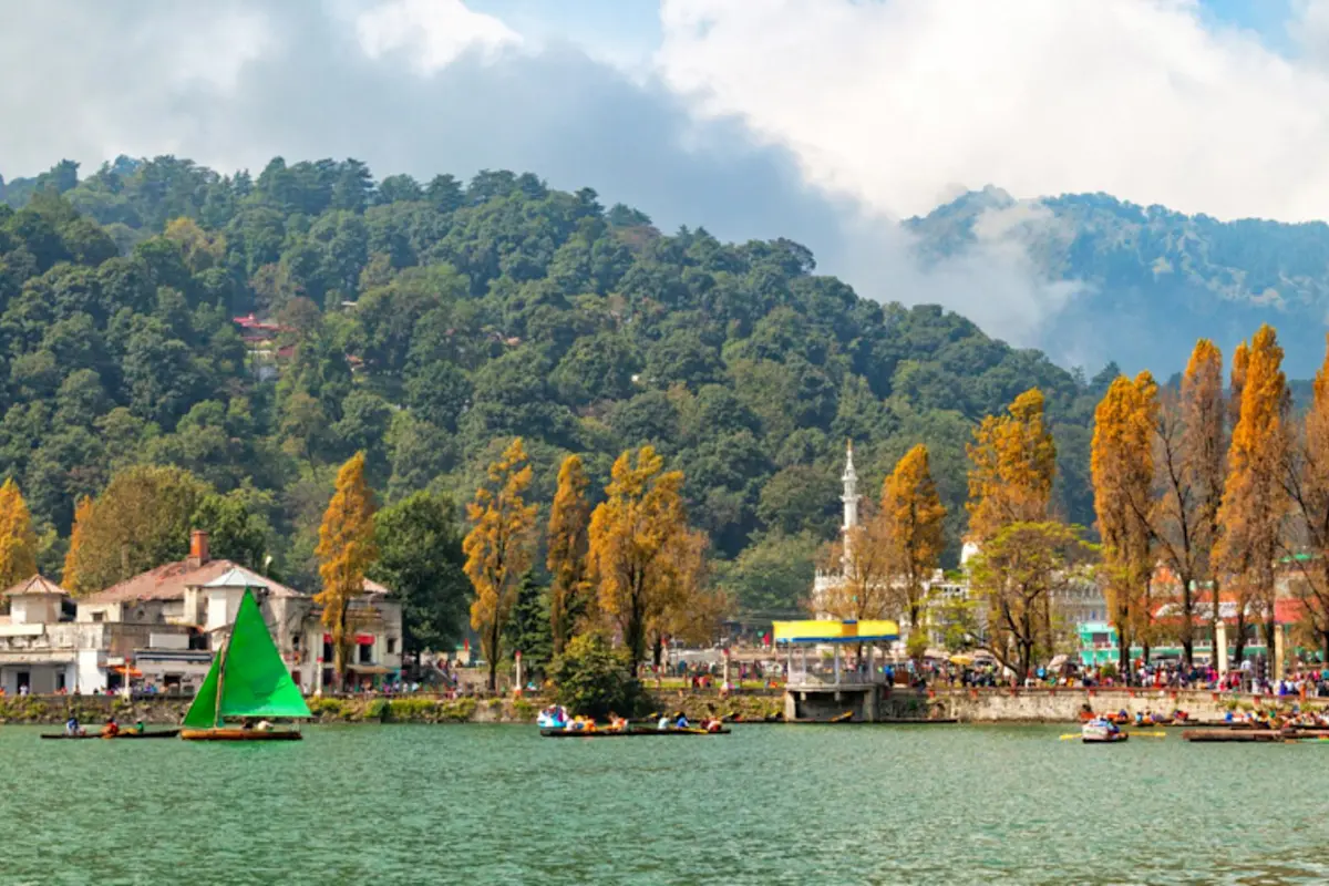 Indulge in Nainital's culinary delights with TravelTaxi - The flavorful Kumaoni cuisine.