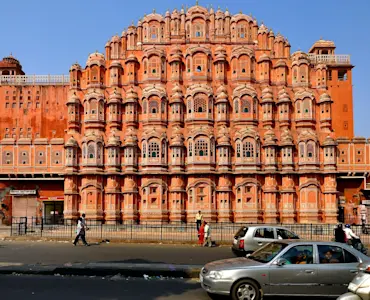 Jaigarh Fort, Jaipur: Majestic hilltop fortress with the world's largest cannon | TravelTaxi