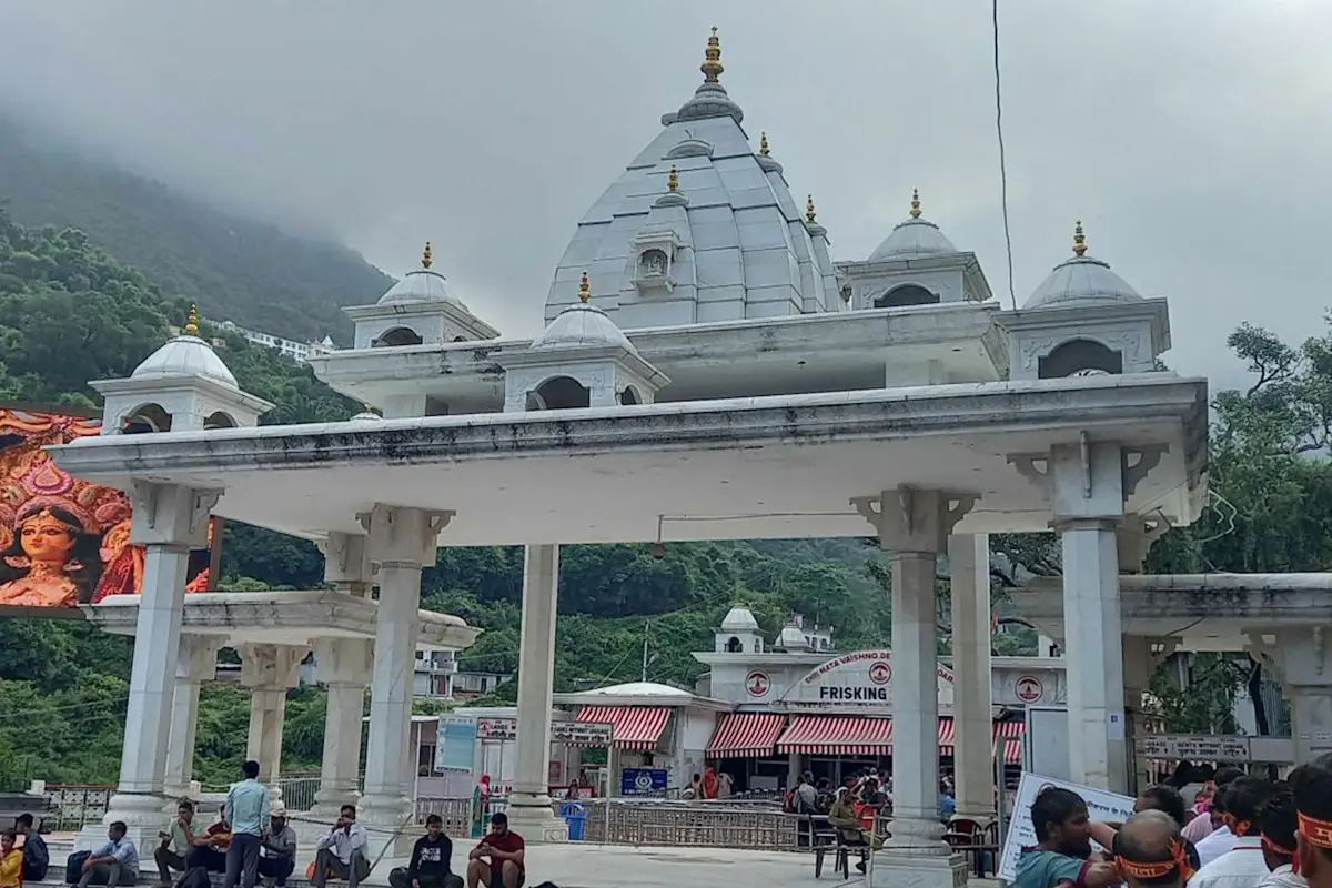 Embrace spiritual awakening with TravelTaxi - The sacred Vaishno Devi Cave Shrine.