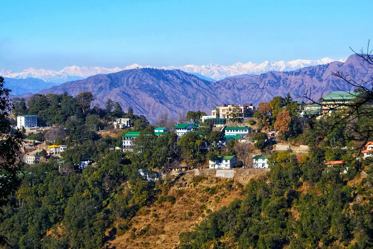 Experience panoramic Himalayan views at Gun Hill with TravelTaxi's ropeway tours in Mussoorie, Uttarakhand.