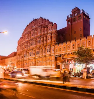 Hawa Mahal, Jaipur: Iconic honeycomb-like facade with 953 windows | TravelTaxi