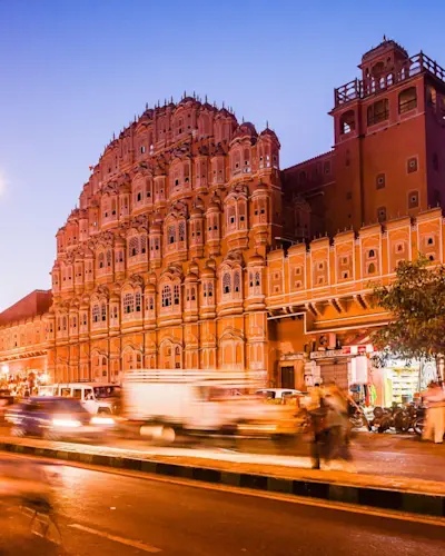 Hawa Mahal, Jaipur: Iconic honeycomb-like facade with 953 windows | TravelTaxi