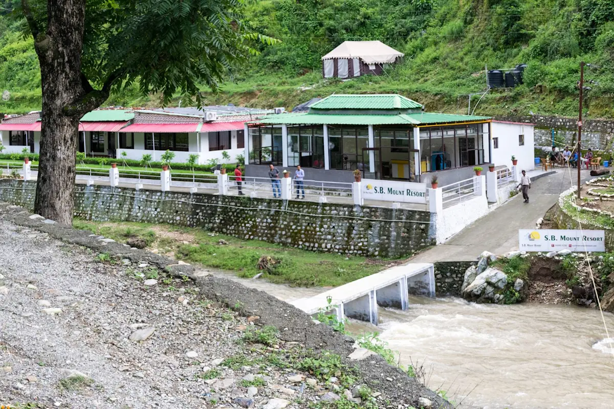 Enjoy panoramic vistas at Tip N Top viewpoint with TravelTaxi's scenic tours in Lansdowne, Uttarakhand.