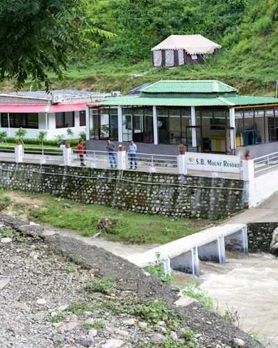 Enjoy panoramic vistas at Tip N Top viewpoint with TravelTaxi's scenic tours in Lansdowne, Uttarakhand.