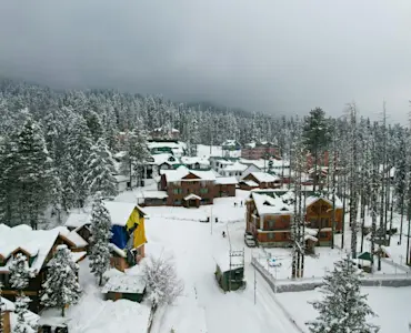 Experience world-class skiing at Gulmarg Ski Resort with TravelTaxi's winter adventure tours in Kashmir.