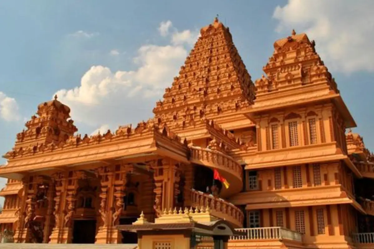 Witness the natural beauty of Araku Valley with TravelTaxi's guided tours in Andhra Pradesh.
