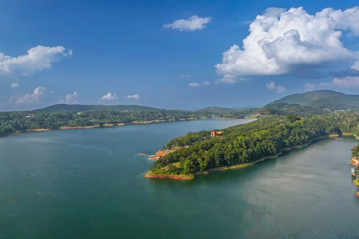 Experience the spiritual aura of Mawjymbuin Cave with TravelTaxi's guided tours in Meghalaya.