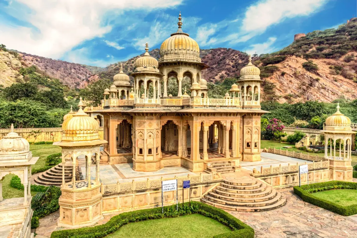 Jal Mahal, Jaipur: Picturesque water palace in the middle of Man Sagar Lake | TravelTaxi